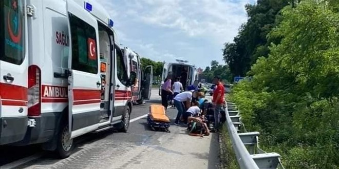 Hasta tayan ambulans kaza yapt: 6 yaral