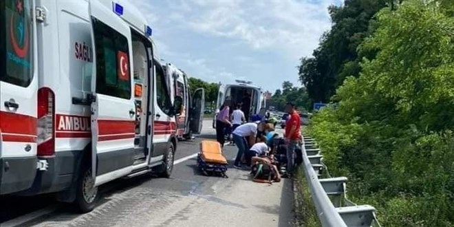 Hasta taşıyan ambulans kaza yaptı: 6 yaralı
