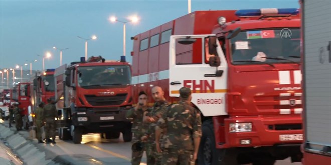 Azerbaycan, Türkiye'ye 53 itfaiye aracı gönderdi