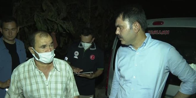 Bakan Kurum'dan yangında evleri hasar gören tıp öğrencisi kız kardeşlere burs sözü: