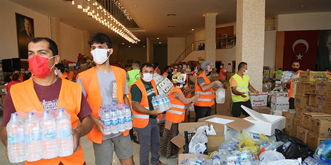 B�y�k yang�n 5'inci g�n�nde: D�rt bir yandan yard�m ya��yor