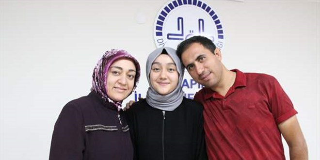 Konya'da yaşayan 15 yaşındaki İrem 3 ayda hafız oldu