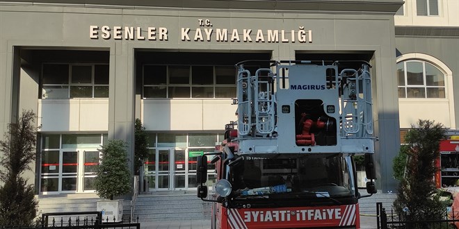 Esenler Kaymakamlığı binasında yangın