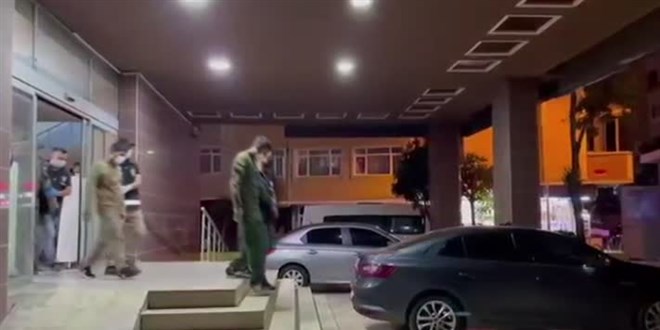 Asker kıyafetiyle sosyal medyada tepki çekmişlerdi, gözaltına alındılar