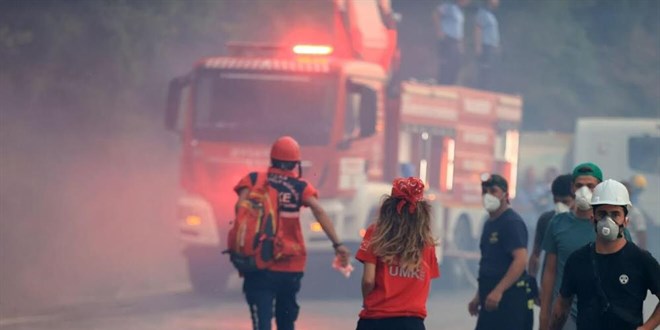 Bakan Koca, yangın alanındaki UMKE personelinin fotoğrafını paylaştı