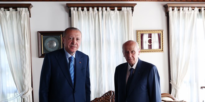 Erdoğan, Bahçeli'yi evinde ziyaret etti. Kabine söylentisi başladı