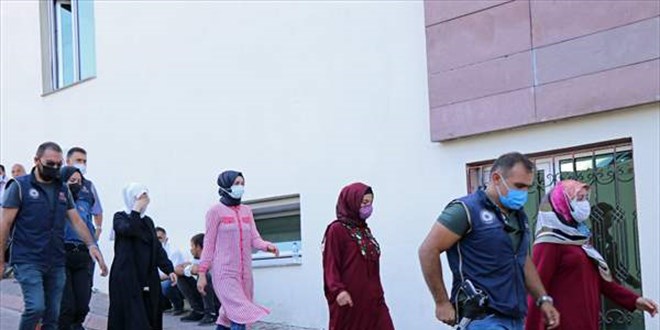 FETÖ'den gözaltına alınan 3 kadın ev hapsine çarptırıldı