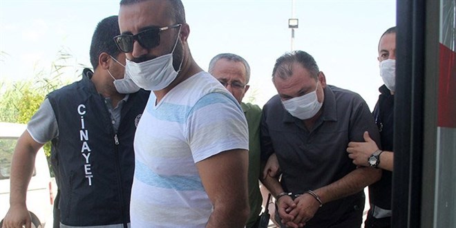 Ailesini öldüren vali yardımcısının yargılanmasına devam edildi