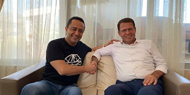 CHP'li Başkan Esed destekçisi şarkıcıya konser verdirdi