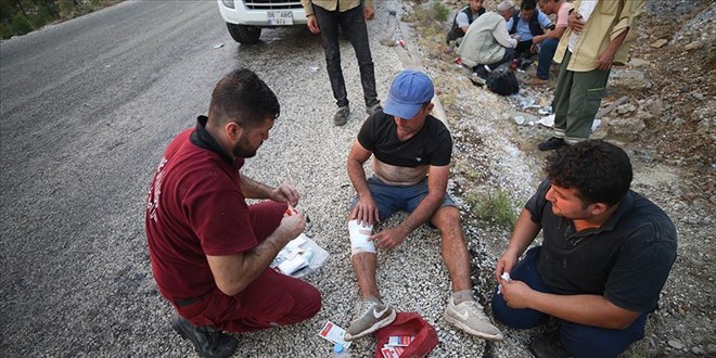 Orman işçisi ile gönüllü vatandaşın örnek yardımlaşması