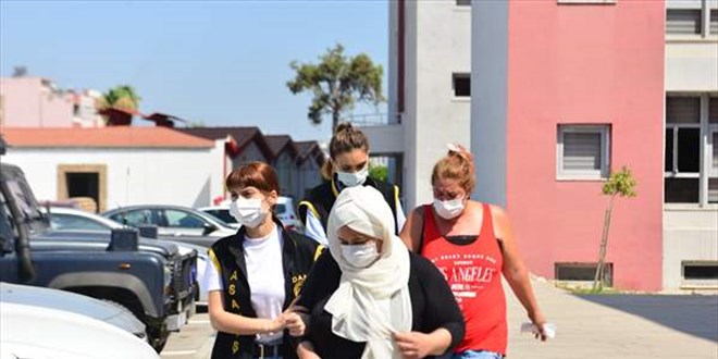 Adana'da 'çarşaflı hırsızlar' otobüste kullandıkları biniş kartından yakalandı