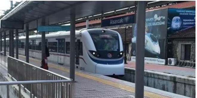 İzmir'de yük treni raydan çıktı (İZBAN seferlerinde aksama)