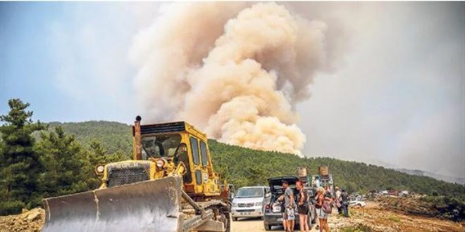 Muğla'da 4 yangına havadan ve karadan müdahalede bulunuluyor