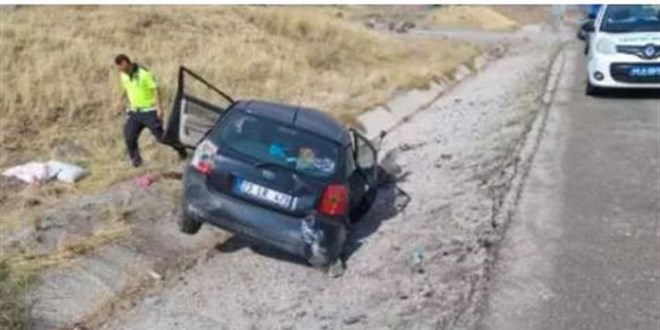 Devrilen otomobildeki polis memuru hayatını kaybetti