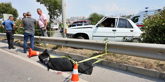 Samsun'da otomobil aydınlatma direğine çarptı: 1 ölü, 3 yaralı