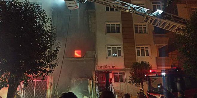 Avcılar'da ayakkabı dükkanında patlama: Biri ağır 2 yaralı
