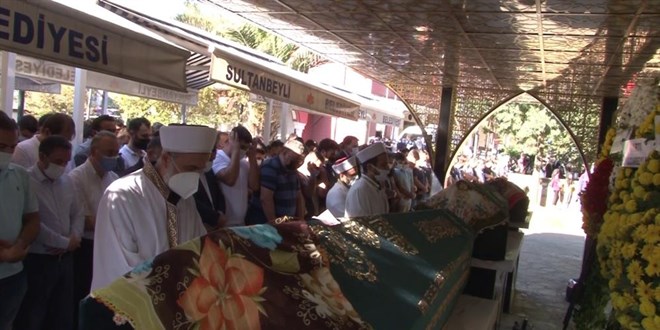 PTT Sultanbeyli Müdürü yaralandığı kazada ailesini kaybetti