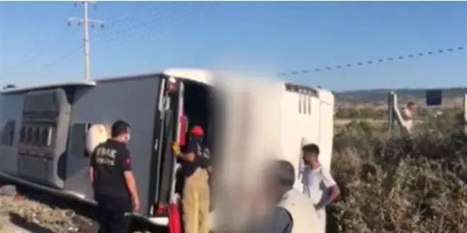 Uşak'ta otobüs şarampole yuvarlandı: 30 yaralı