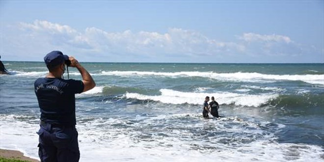 Bartn'da denizde dalgalara kaplan 8 yandaki ocuk kayboldu