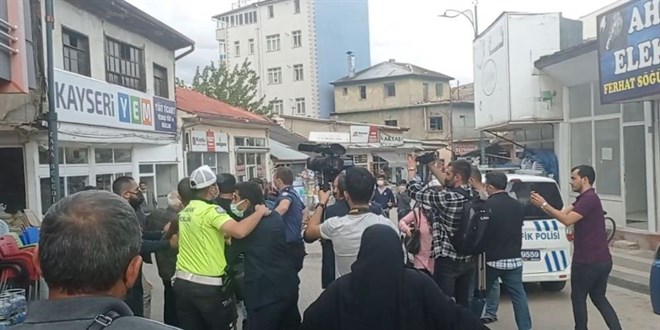 Akşener'in Sivas mitinginde arbede