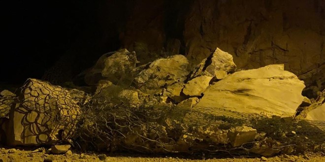 Heyelan nedeniyle kapanan Karabük-Zonguldak kara yolu ulaşıma açıldı