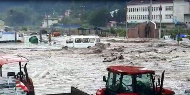 Sahil Güvenlik unsurlarınca Kastamonu ve Sinop'ta selde mahsur kalan 53 kişi kurtarıldı