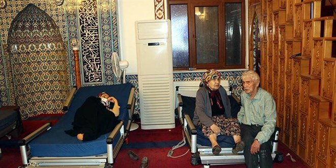 Sel felaketinin yaşandığı Bozkurt ilçesinde caminin içine sahra hastanesi kuruldu