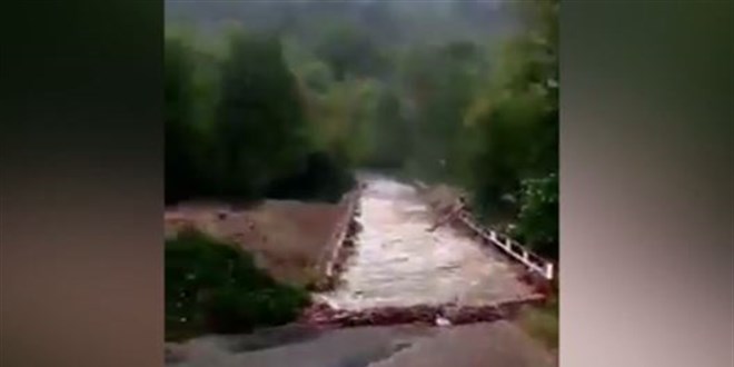 Kastamonu'da selin geliş anı kamerada