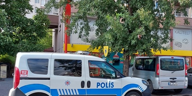 Bıçaklı kavgada yaralanan kişi sığındığı markette ikinci kez bıçaklandı