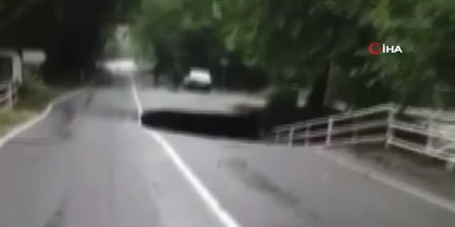 Bartın'da köprünün yıkılma anları kamerada