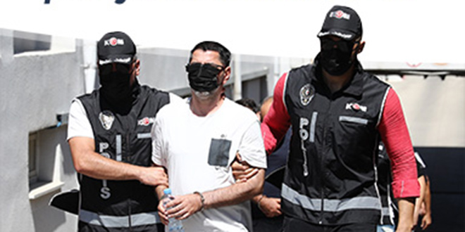 Çete lideri öğretmen, tarihi eserden zengin olunca istifa etti
