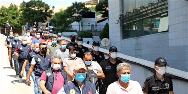 FETÖ'nün askeri yapılanma operasyonunda yakalanan 17 kişi adliyede