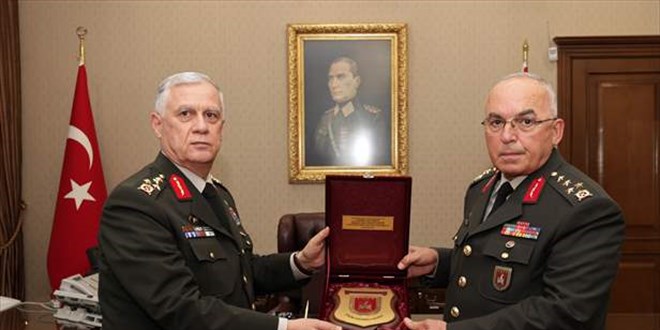 Kara Kuvvetleri Komutanlığında devir teslim töreni düzenlendi