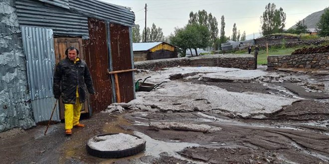 Ardahan'da dereler taştı, bazı köylerde su baskınları yaşandı