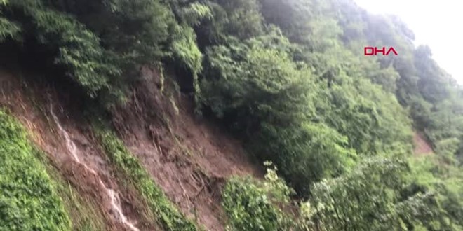 Ordu'nun �kizce il�esinde heyelan riskine kar�� 2 ev bo�alt�ld�