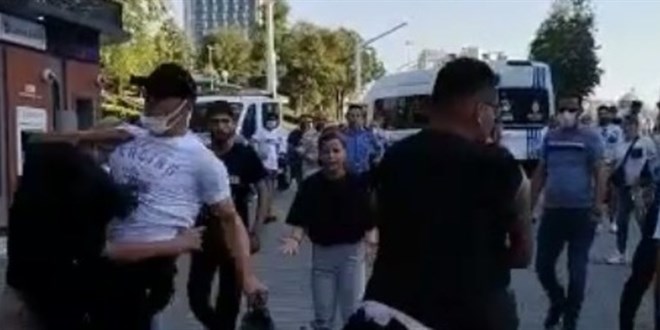 Zabıta'dan kadına uçan tekme kameralara böyle yansıdı