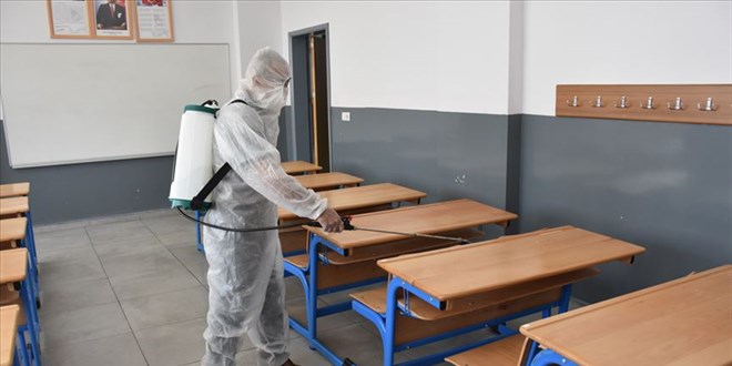 'Öğrenciyle temaslı tüm gruplar çift doz aşı olmalı'
