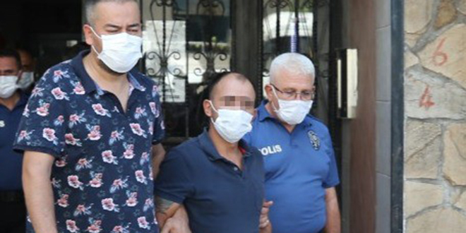 Aldattığını iddia ettiği eşini öldürüp polisi aradı