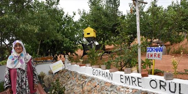 Şehit oğullarının emaneti bahçeye gözleri gibi bakıyorlar