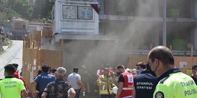 Beyolu'nda bir inaatta yangn kt: 1'i ar 6 ii yaral