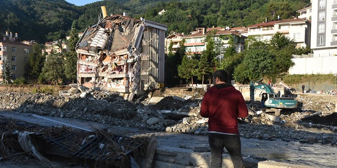 Karadeniz'deki sel felaketinde can kaybı 66'ya yükseldi