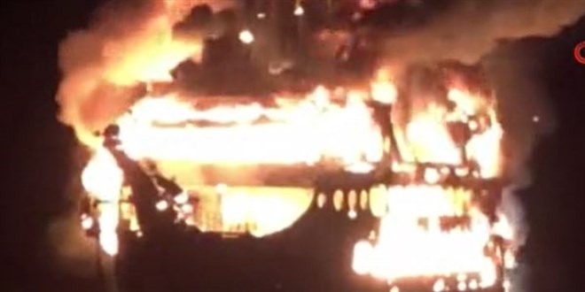 Alanya'da tur teknelerinde çıkan yangın söndürüldü