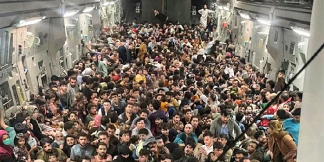 İki kareye tepki yağıyor
