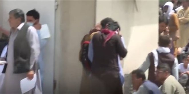 NATO: Kabil Havalimanı'nda en az 17 kişi yaralandı