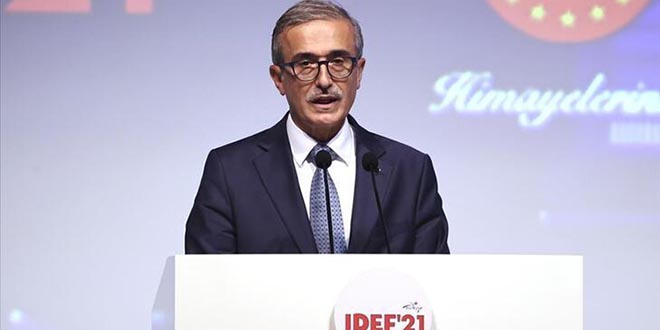 Türkiye'nin uzay alanındaki ilk ihracatı için imzalar atıldı