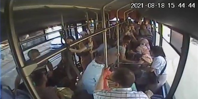 Otob�s �of�r�, dili bo�az�na ka�an �ocu�u hastaneye yeti�tirdi