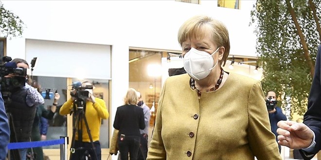 Angela Merkel, BioNTech'in retim tesisini ziyaret etti