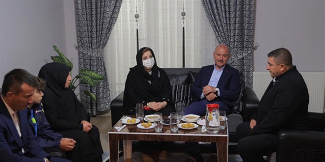 Bakan Soylu, Emirhan Yalçın'ın ailesini ziyaret etti