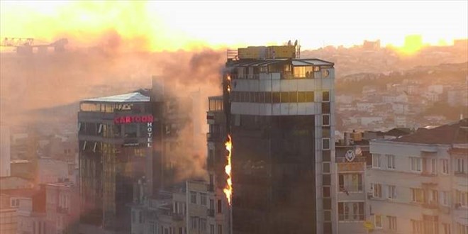 Taksim'de 6 katl� otelde ��kan yang�n s�nd�r�ld�