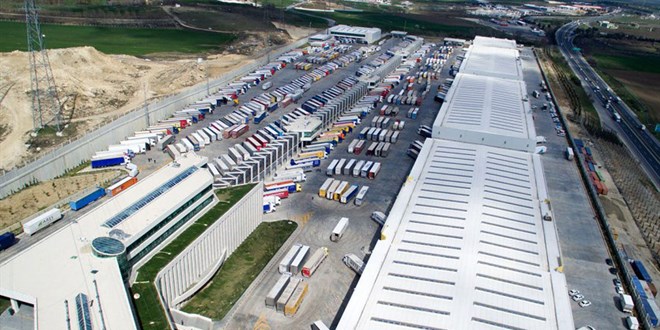 Gümrük çalışanları günde 1 milyon liralık ürün çalmışlar